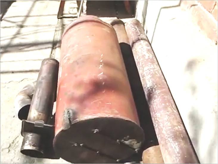 Для изготовления топки использовали старый газовый баллон